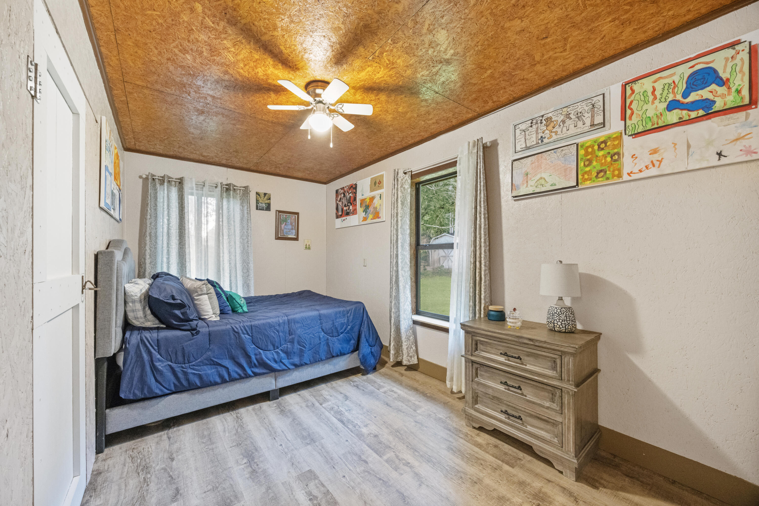 190 Peaden Bridge Road Baker, FL 32531 - Photo 32 of 73 a living room with furniture