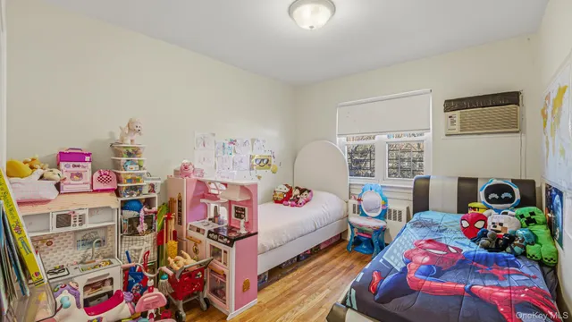 $1,299,900 | 141-01 Jewel Avenue | Kew Gardens Hills