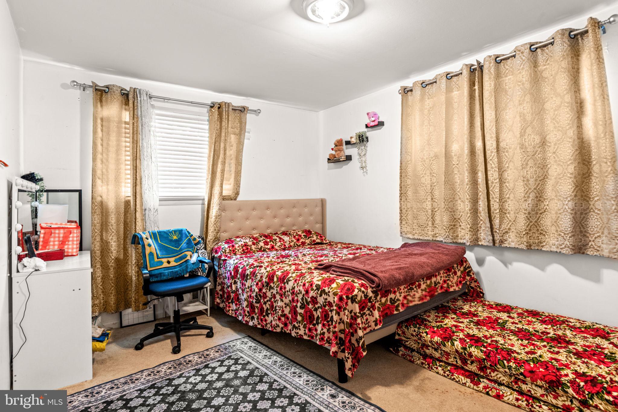 3404 Ridgeway Road Harrisburg, PA 17109 - Photo 20 of 29 a bedroom with a bed and a window