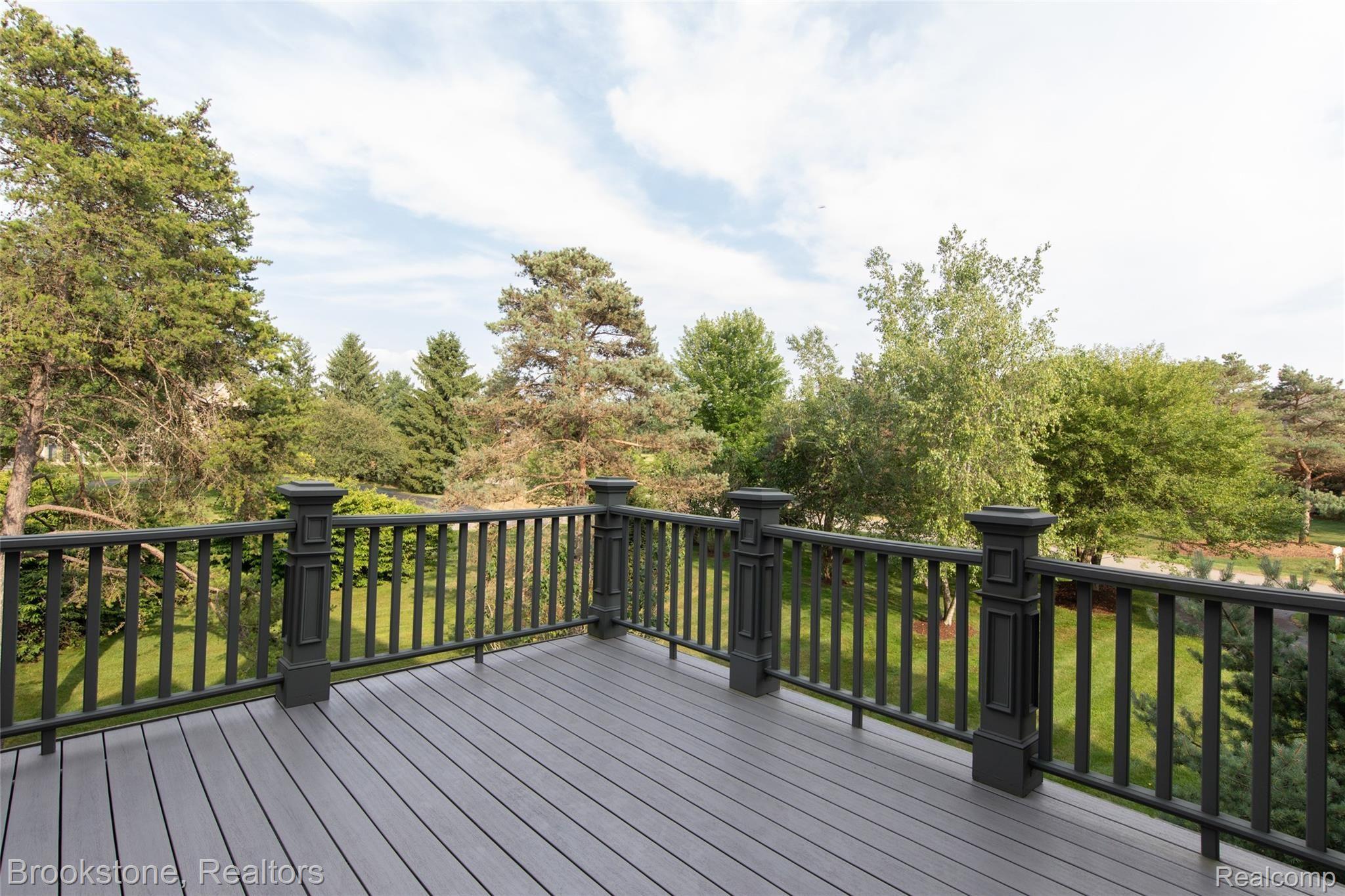 7608 Devins Ridge Clarkston, MI 48348 - Photo 9 of 42 Private Upper Deck