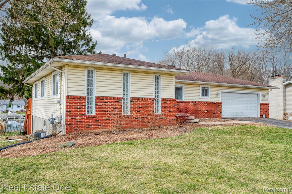10846 Colony Pinckney, MI 48169 - Photo 14 of 58