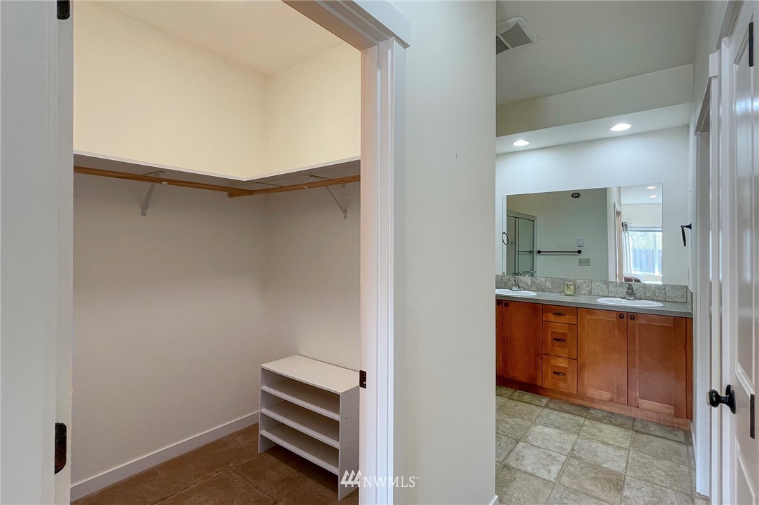 20 Stratus Loop Sequim, WA 98382 - Photo 21 of 40 a bathroom with a sink and a mirror