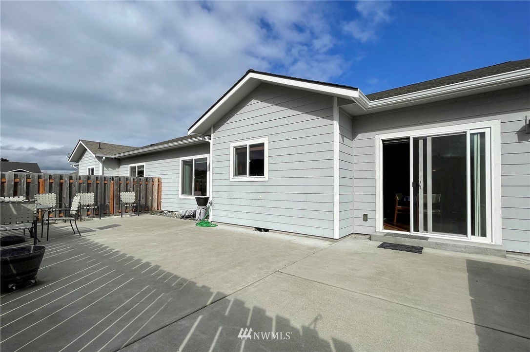20 Stratus Loop Sequim, WA 98382 - Photo 9 of 40 a view of a house with backyard