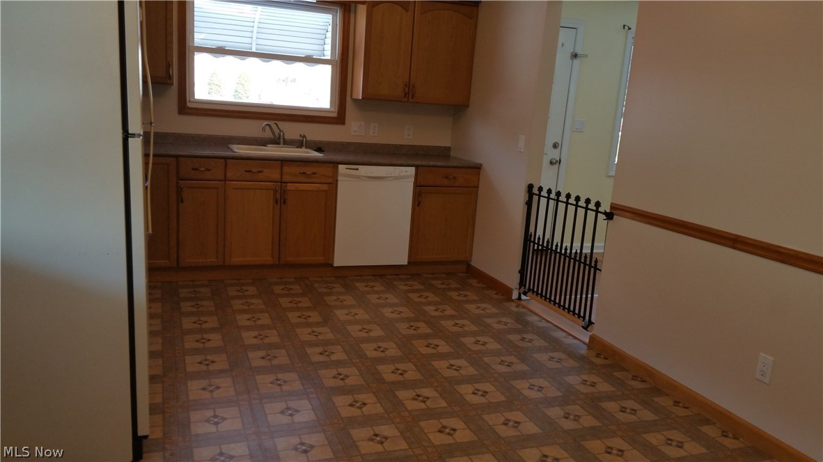 2806 Linwood Road Akron, OH 44312 - Photo 2 of 30