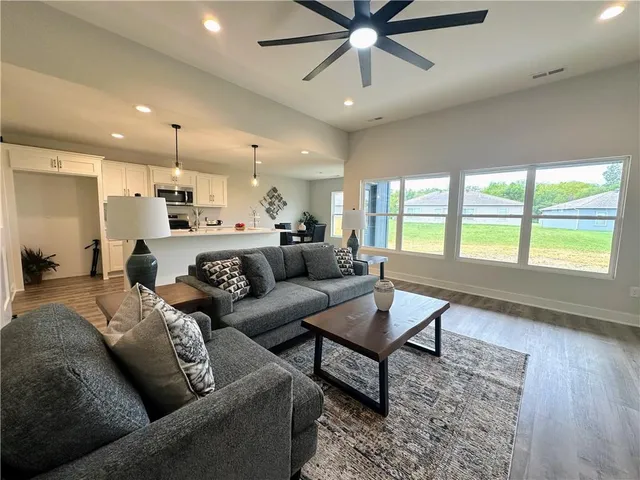 $328,500 | 408 Ash Street, Wellsville, KS 66092