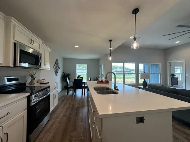 $328,500 | 408 Ash Street, Wellsville, KS 66092