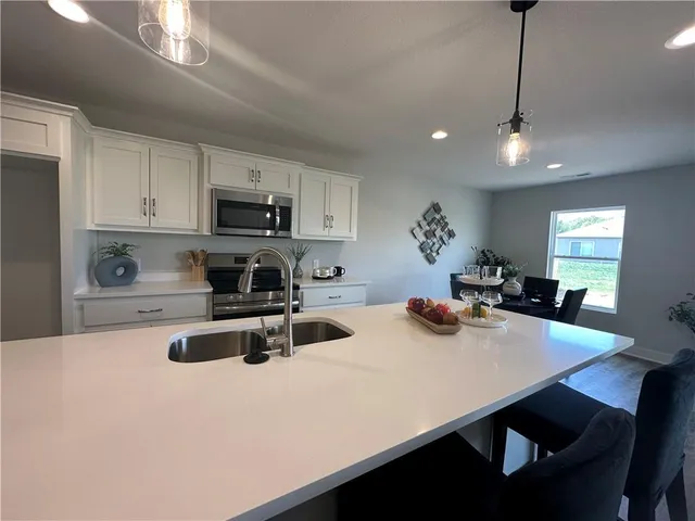 $328,500 | 408 Ash Street, Wellsville, KS 66092