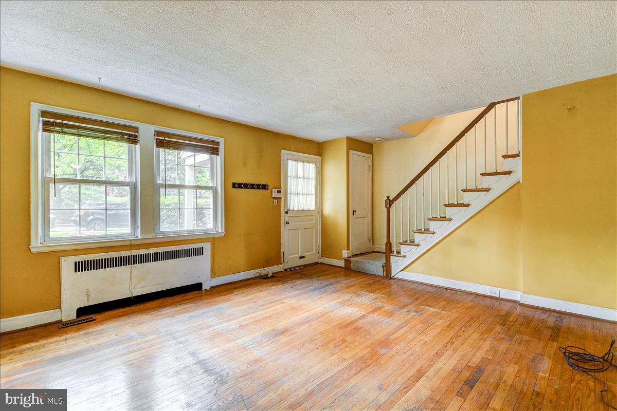 1318 Northview Road Baltimore, MD 21218 - Photo 3 of 18 Main level - Living Room