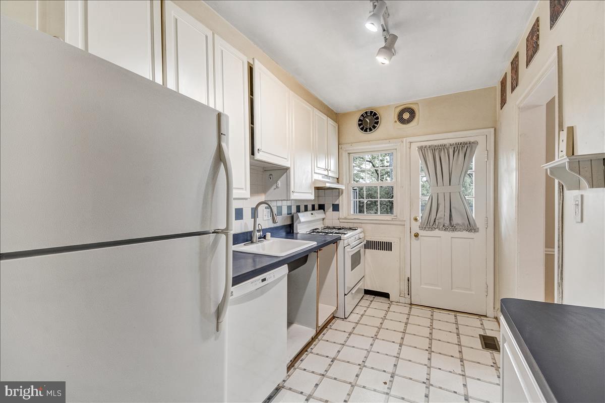 1318 Northview Road Baltimore, MD 21218 - Photo 7 of 18 Main Level - Kitchen