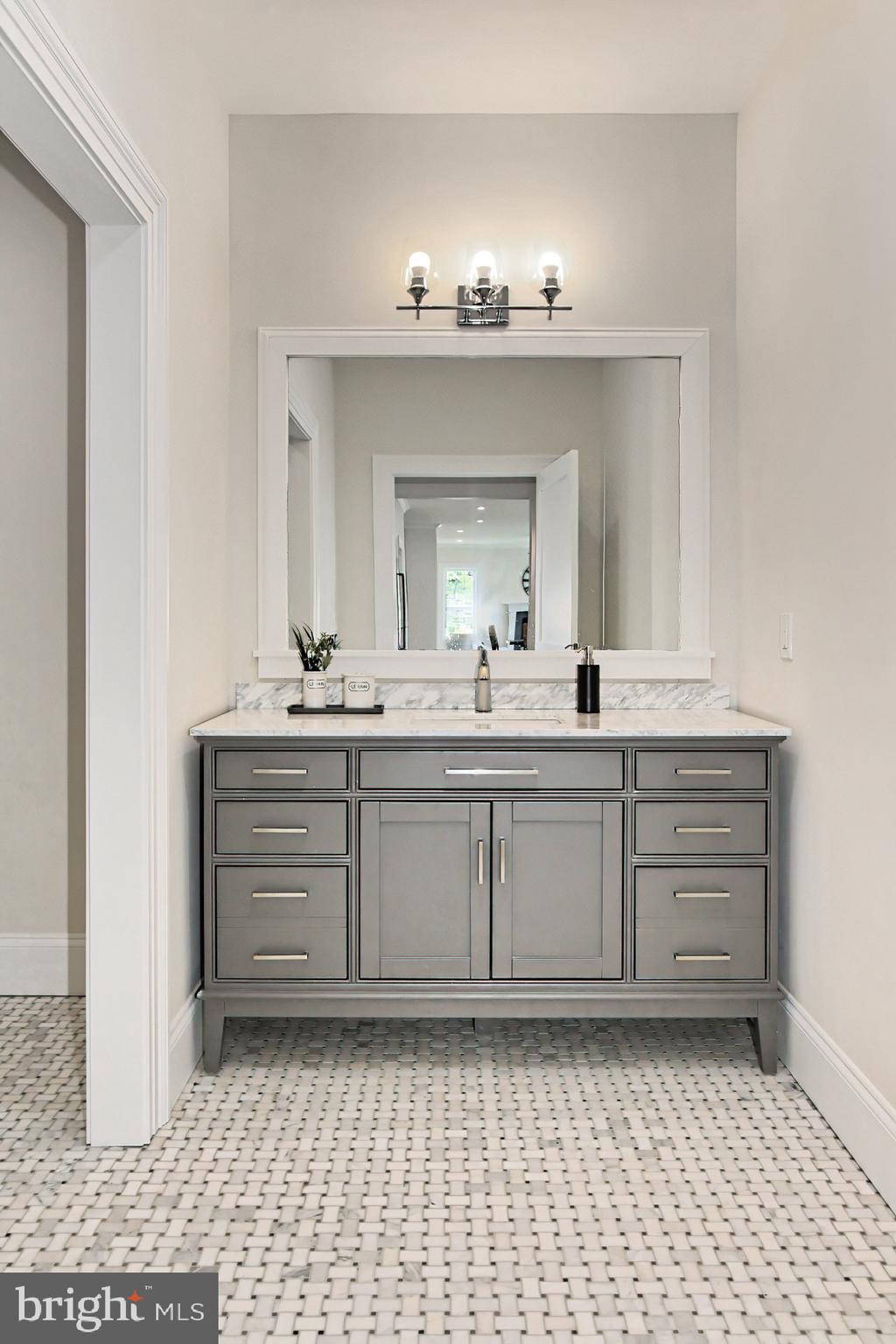 7425 Foundation Way Springfield, VA 22150 - Photo 20 of 46 Main level full bath