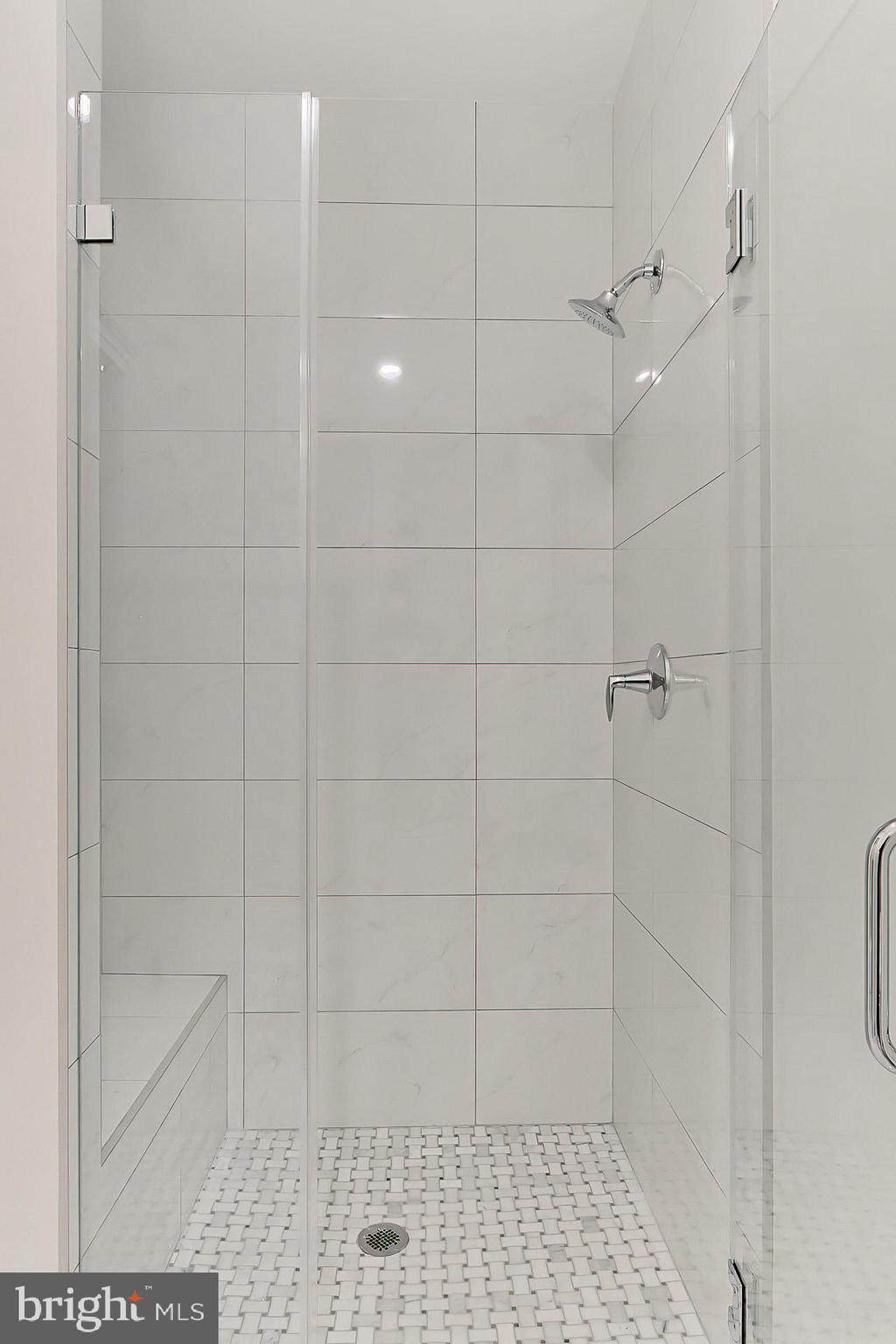 7425 Foundation Way Springfield, VA 22150 - Photo 21 of 46 Main level full bath