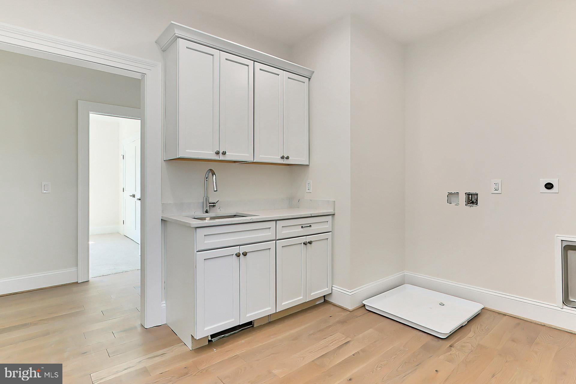 7425 Foundation Way Springfield, VA 22150 - Photo 22 of 46 Laundry room