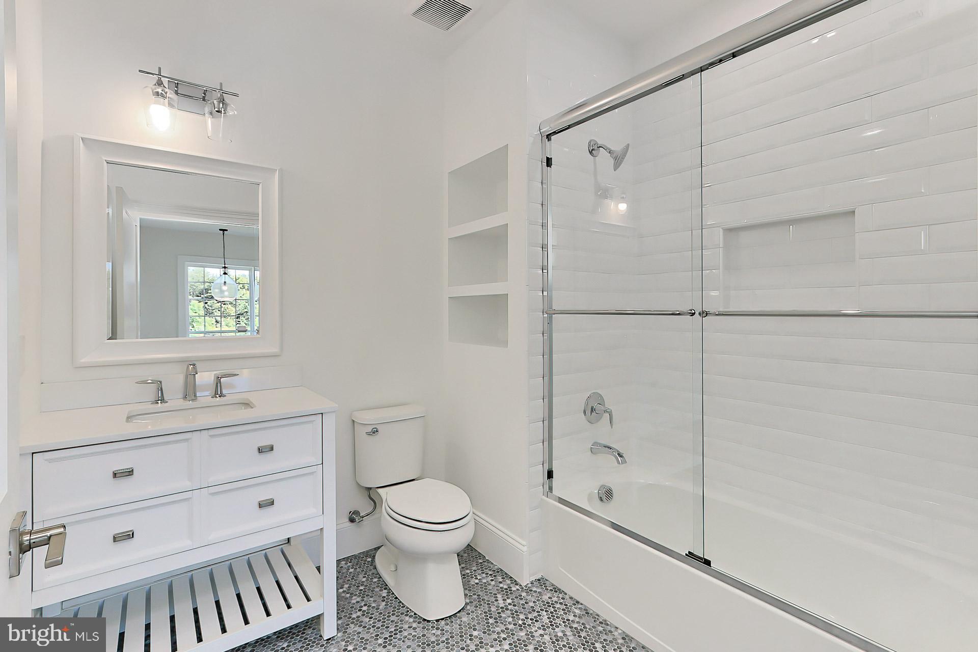 7425 Foundation Way Springfield, VA 22150 - Photo 32 of 46 Upper level bath