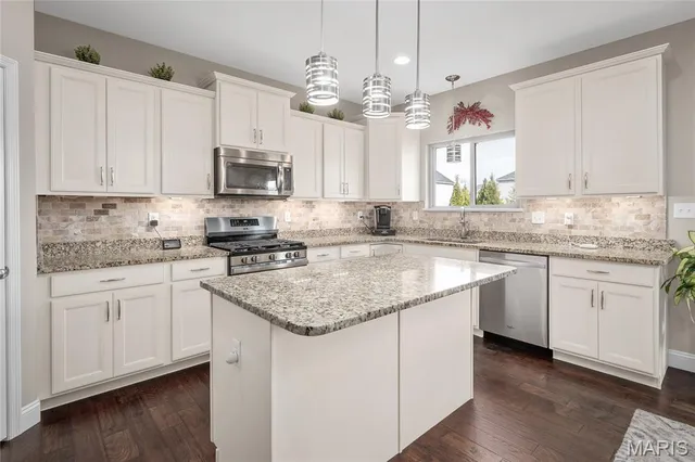 $625,000 | 267 Oakhurst Circle, O'Fallon, MO 63368