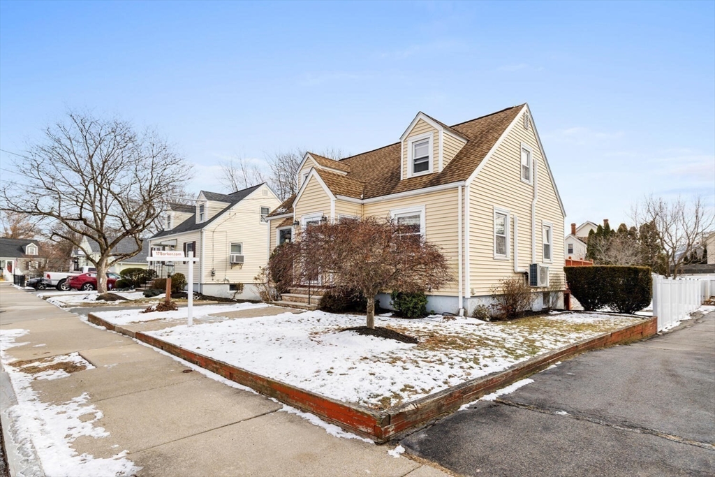 17 Barker Road Malden, MA 02148 - Photo 4 of 42