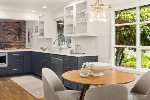 $2,195,000 | 8320 Southeast 62nd Street, Mercer Island, WA 98040