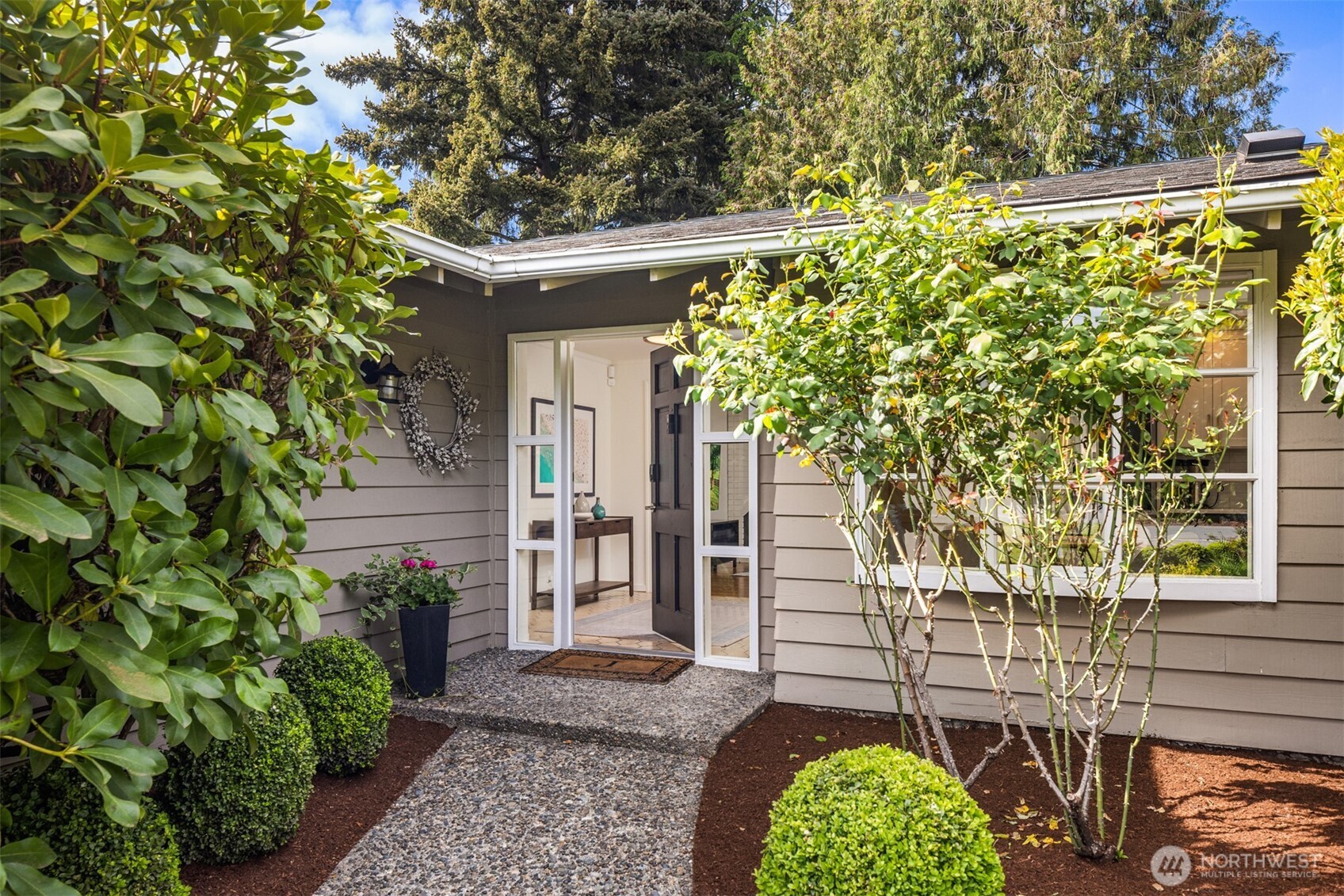 8320 Southeast 62nd Street Mercer Island, WA 98040 - Photo 5 of 35