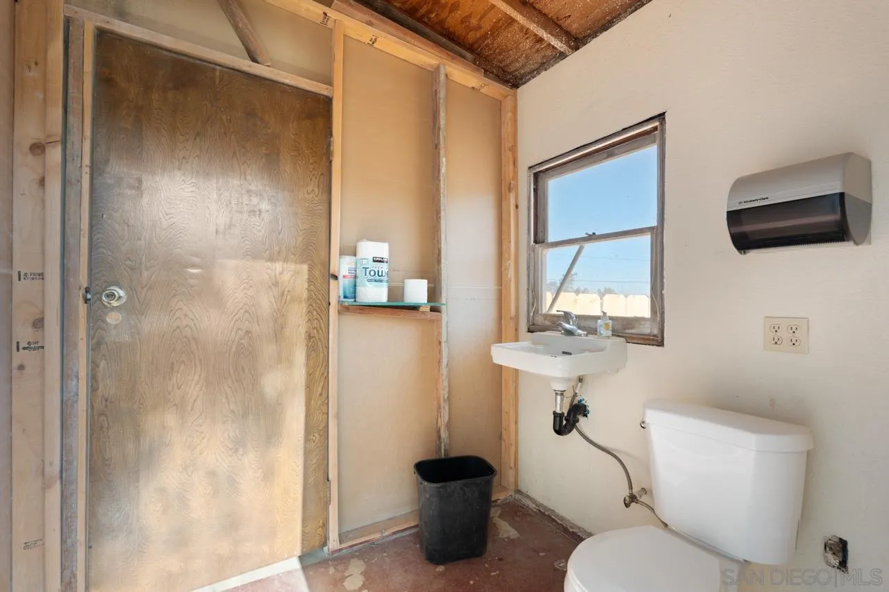 11410 Manzanita Road Lakeside, CA 92040 - Photo 37 of 44