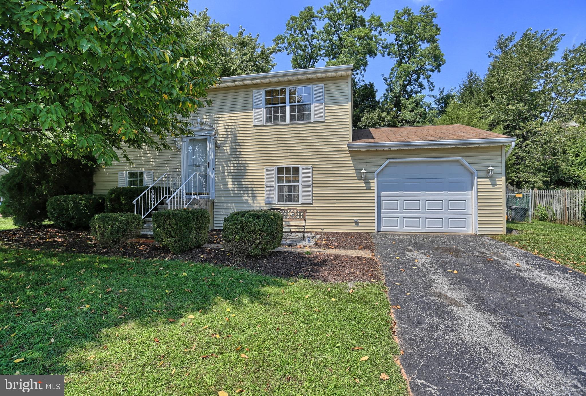 2455 Heather Road York, PA 17408 - Photo 1 of 19 Gallery Image 1