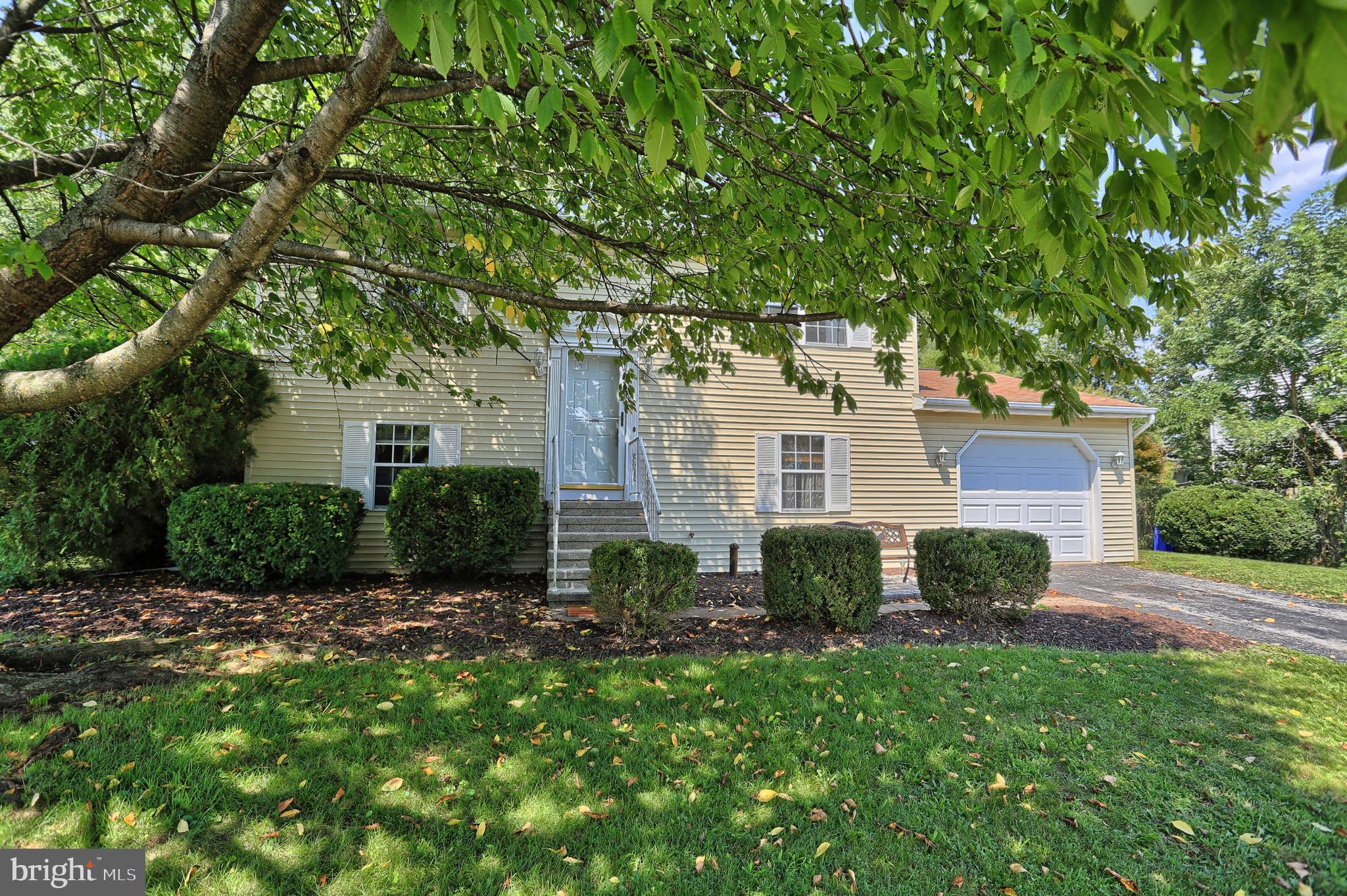 2455 Heather Road York, PA 17408 - Photo 2 of 19 Gallery Image 2