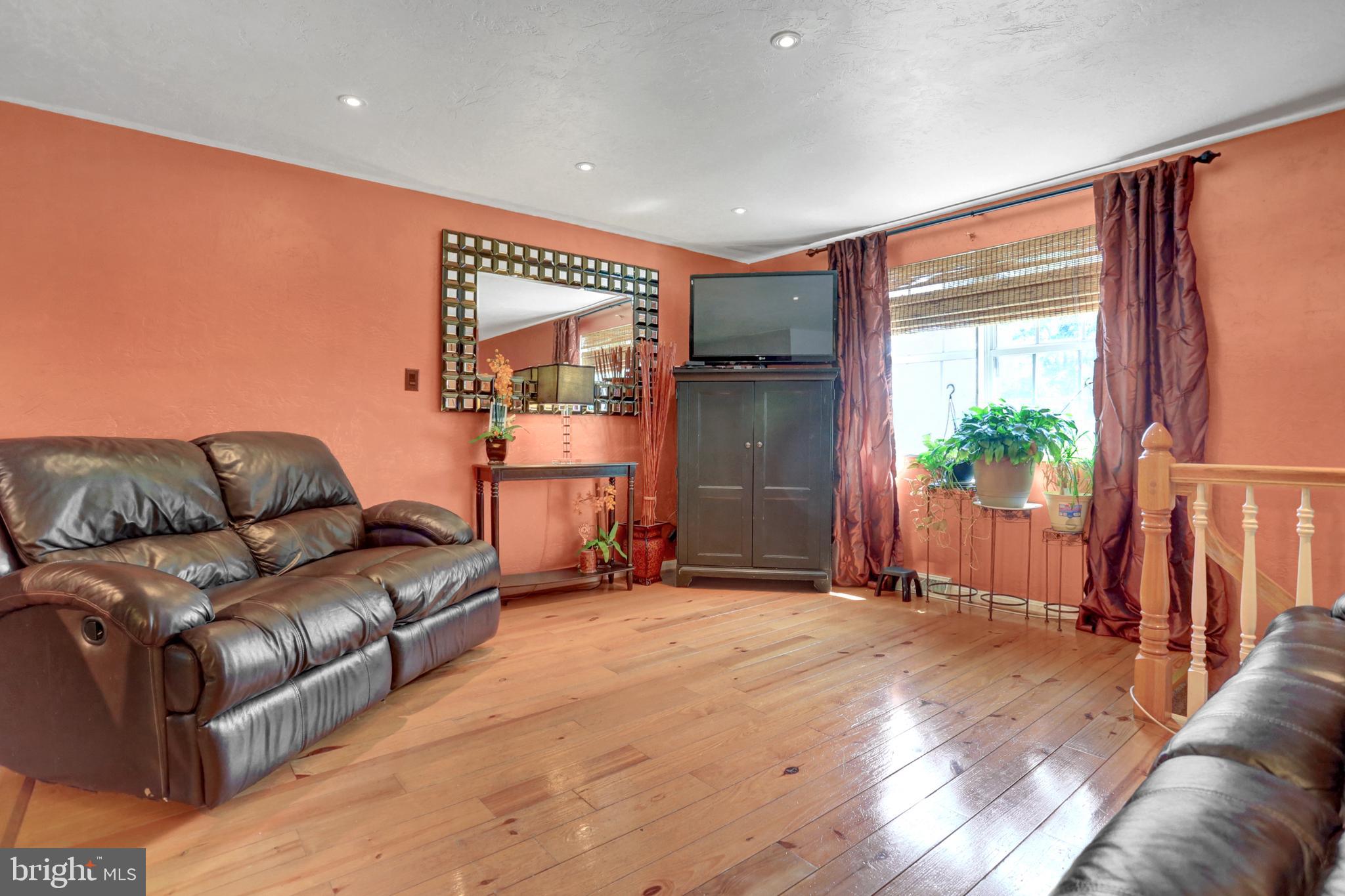 2455 Heather Road York, PA 17408 - Photo 3 of 19 Gallery Image 3