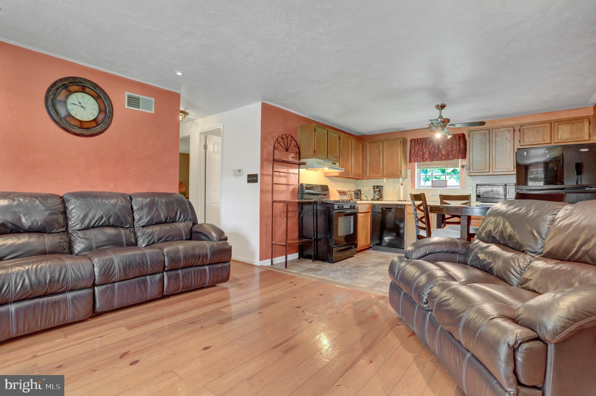 2455 Heather Road York, PA 17408 - Photo 4 of 19 Gallery Image 4