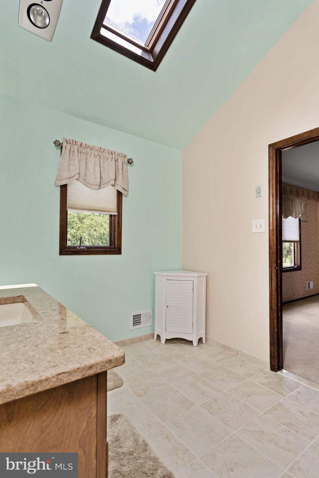 93 Peter Rafferty Drive Hamilton, NJ 08690 - Photo 17 of 55