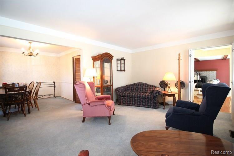 18511 Davidson Road Fraser, MI 48026 - Photo 5 of 19 UFam2.jpg