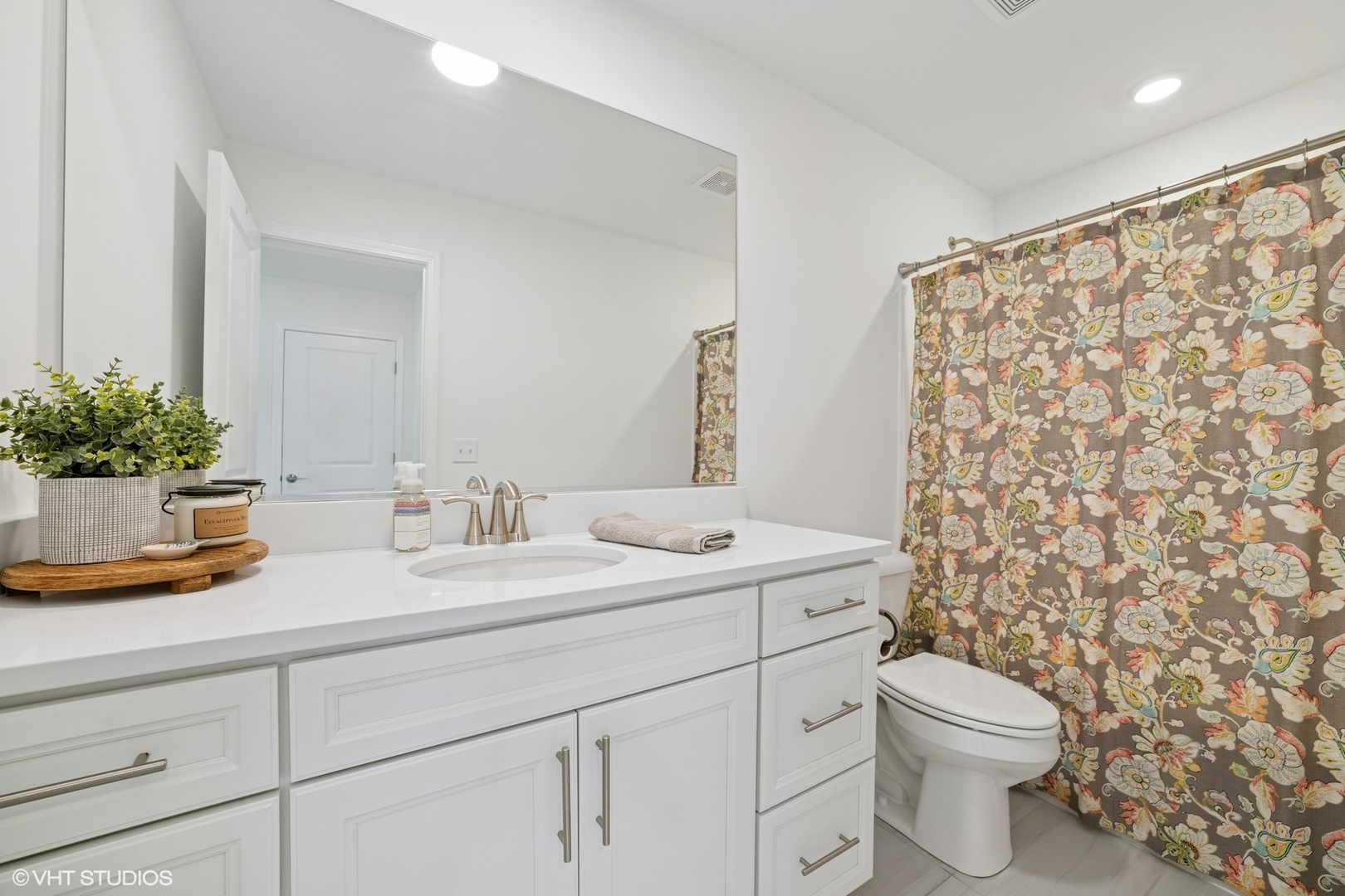 117 Hedgerow Drive Elgin, IL 60124 - Photo 14 of 26 a bathroom with a sink a toilet and a mirror