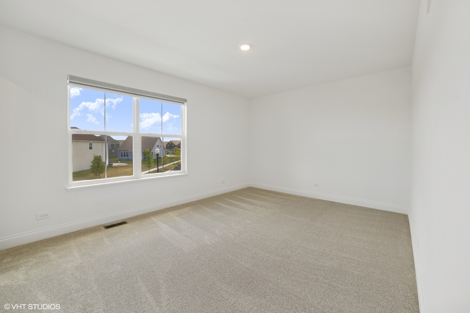 117 Hedgerow Drive Elgin, IL 60124 - Photo 18 of 26 an empty room with a window