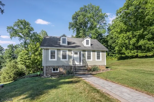 $699,000 | 16 Chester Place, Chester, NJ 07930