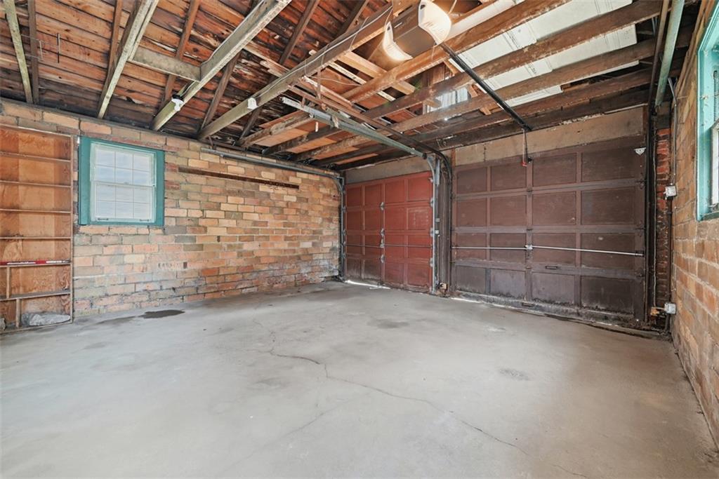 900 Wellesley Road Pittsburgh, PA 15206 - Photo 43 of 48 2 Car garage (one door has auto opener)