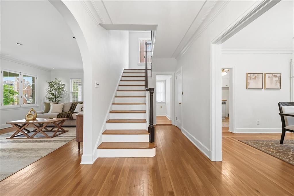 900 Wellesley Road Pittsburgh, PA 15206 - Photo 5 of 48 Interior Entry Foyer