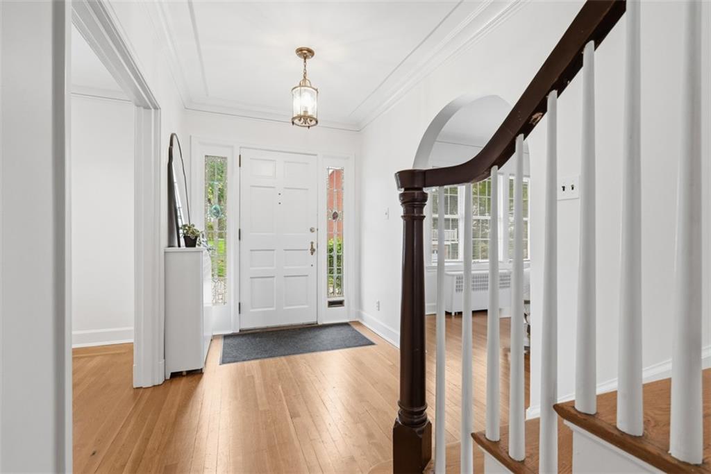 900 Wellesley Road Pittsburgh, PA 15206 - Photo 6 of 48 Alternate View of Interior Entry Foyer