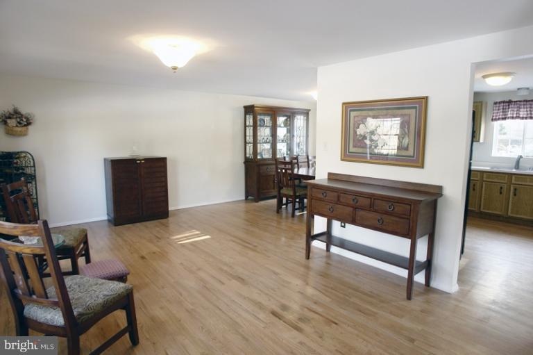 20715 Bell Bluff Road Gaithersburg, MD 20882 - Photo 17 of 30 Opens to the Foyer