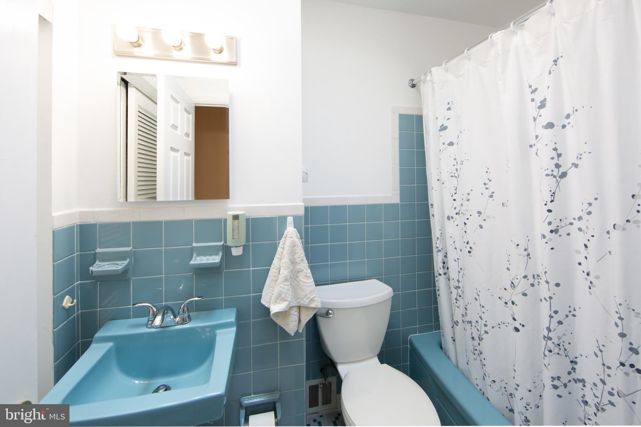 11910 Stevens Road Philadelphia, PA 19116 - Photo 13 of 23 Hall Full Bath