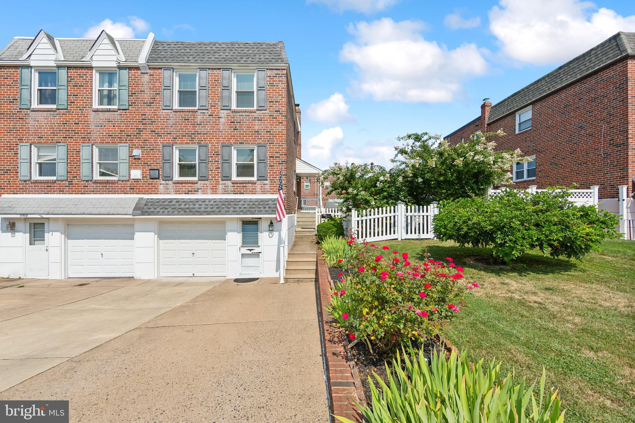 11910 Stevens Road Philadelphia, PA 19116 - Photo 22 of 23 Double Driveway!