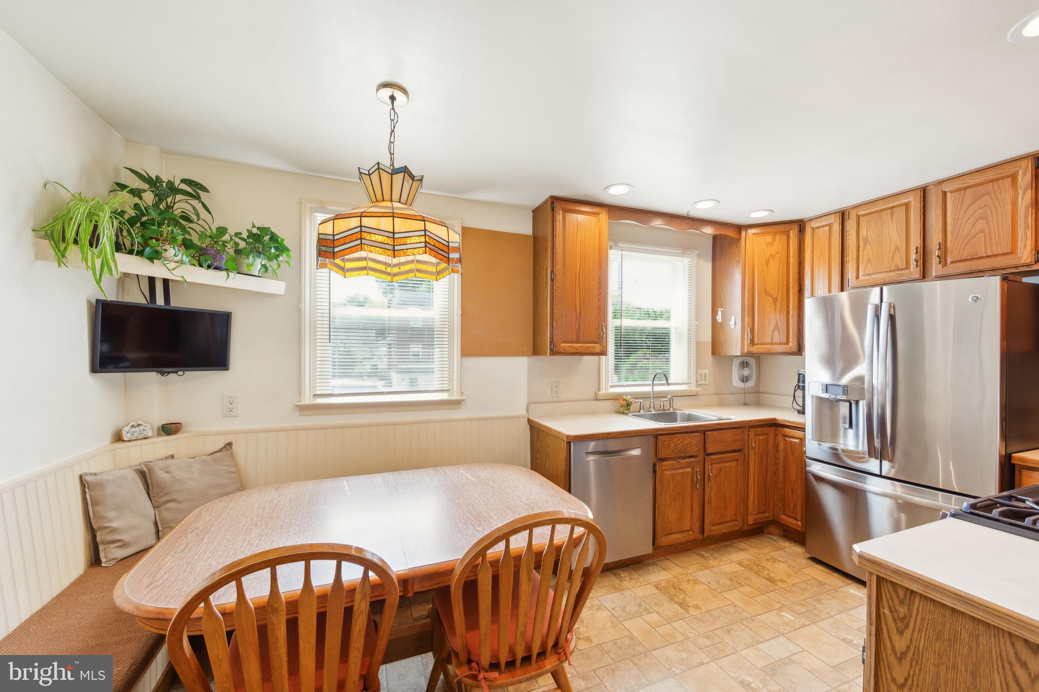 11910 Stevens Road Philadelphia, PA 19116 - Photo 3 of 23 Eat-in Kitchen Lots of Storage!