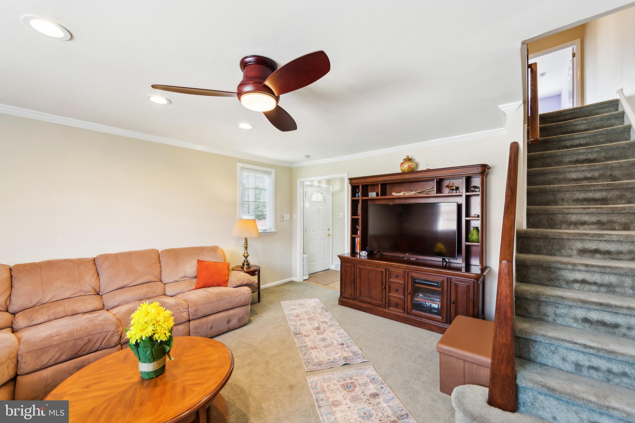 11910 Stevens Road Philadelphia, PA 19116 - Photo 6 of 23 Living Room