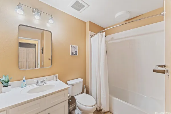 $3,100 | 91-1015 Kamaaha Avenue, Unit 208, Kapolei, HI 96707