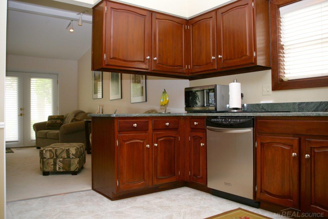 2376 Norton Road Rochester Hills, MI 48307 - Photo 9 of 25