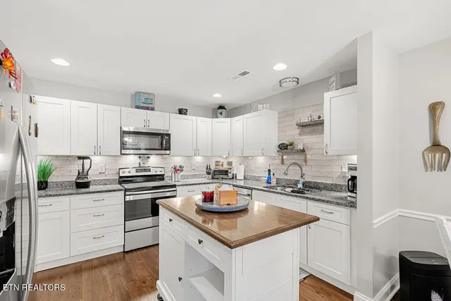 $403,000 | 422 Larkspur Way, Sevierville, TN 37862