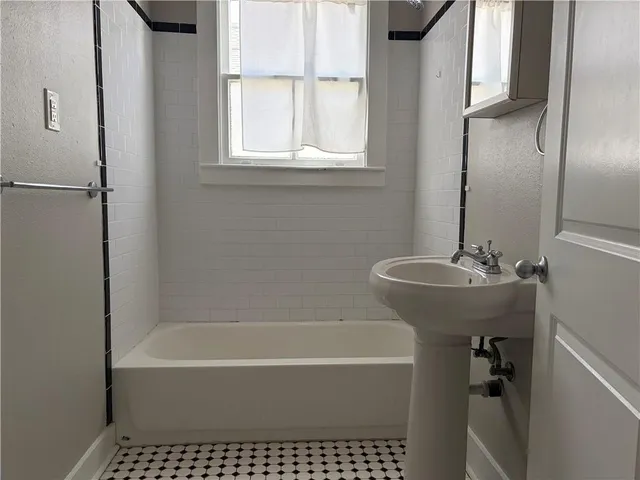 $1,700 | 809 Greenwood Drive, New Orleans, LA 70124