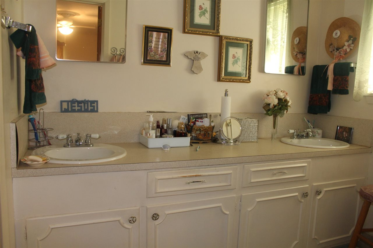 6034 Woodhaven Road Jackson, MS 39206 - Photo 31 of 40 Double vanity