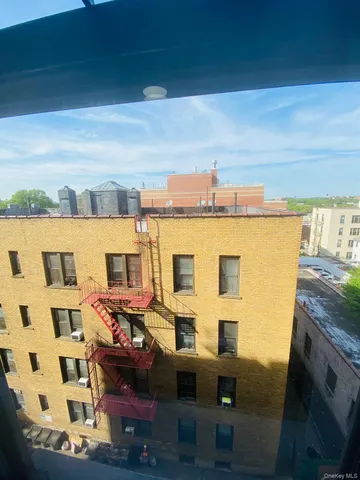 $559,000 | 61-09 39th Avenue, Unit J5 | Woodside