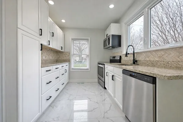 $285,000 | 9820 South California Avenue, Evergreen Park, IL 60805