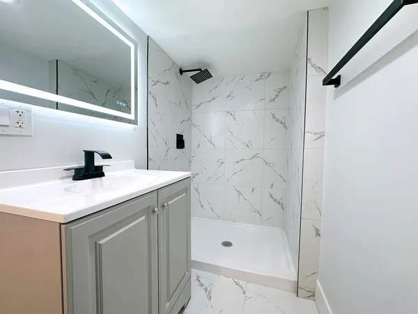 $285,000 | 9820 South California Avenue, Evergreen Park, IL 60805