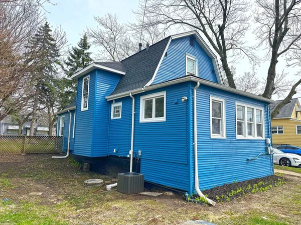 $285,000 | 9820 South California Avenue, Evergreen Park, IL 60805