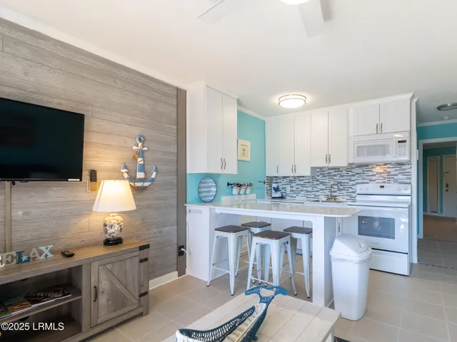 $298,000 | 40 Folly Field Road, Unit 246C, Hilton Head Island, SC 29928