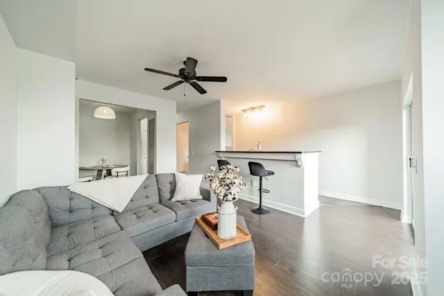 $300,000 | 1315 East Boulevard, Unit 327, Charlotte, NC 28203